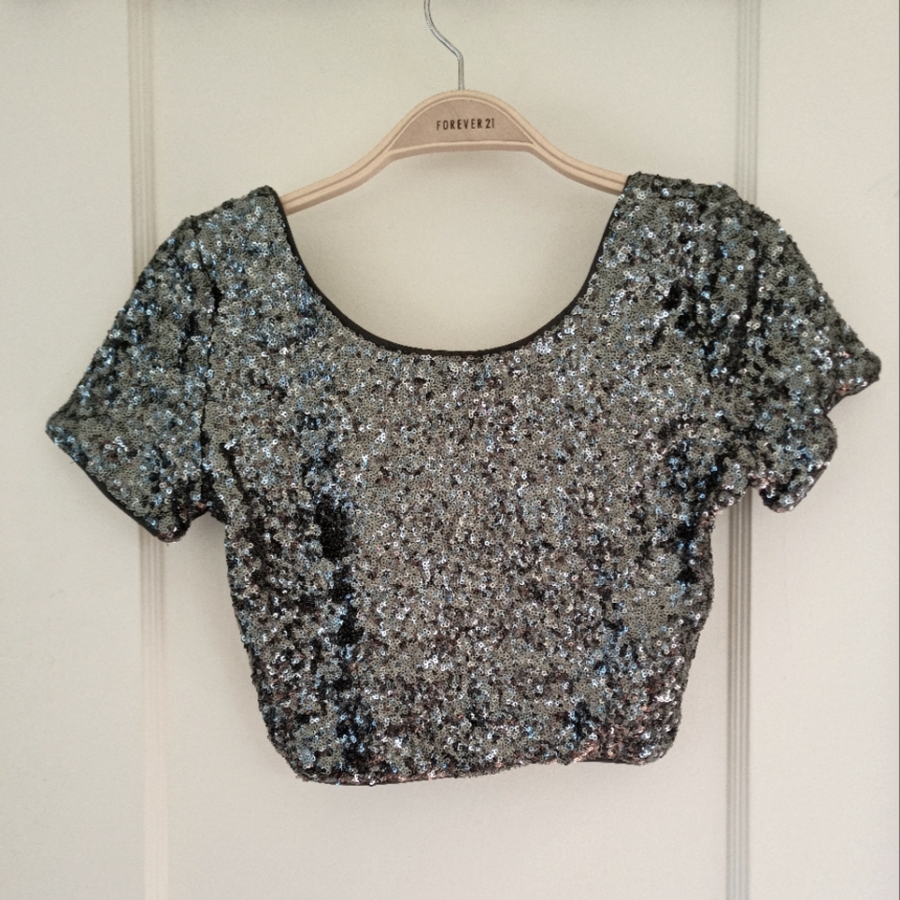 🌷3/15🌷 NWOT Forever 21 dark grey sequin crop top size S